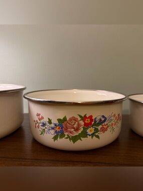 4 Vintage Floral Enamel Nesting Bowls